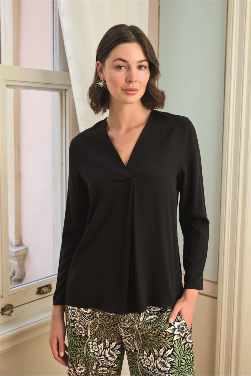 Arias Closet Çiçek Yaprak ve Etnik Desenli Uzun Kollu Pijama Takımı Arias Closet Çiçek Yaprak ve Etnik Desenli Uzun Kollu Pijama Takımı