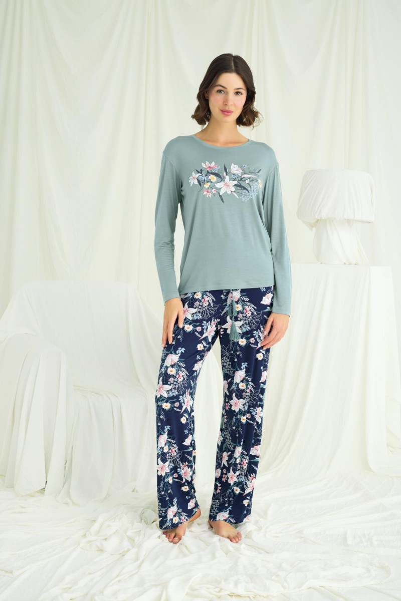 Arias Closet Çiçek ve Yaprak Desenli Baskılı Pijama Takımı Arias Closet Çiçek ve Yaprak Desenli Baskılı Pijama Takımı