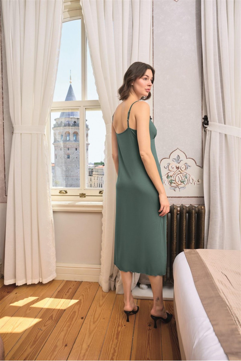 Arias Closet Çiçek ve Yaprak Desenli Dantelli ve Dekolteli Büyük Beden Sabahlık Takımı Arias Closet Çiçek ve Yaprak Desenli Dantelli ve Dekolteli Büyük Beden Sabahlık Takımı