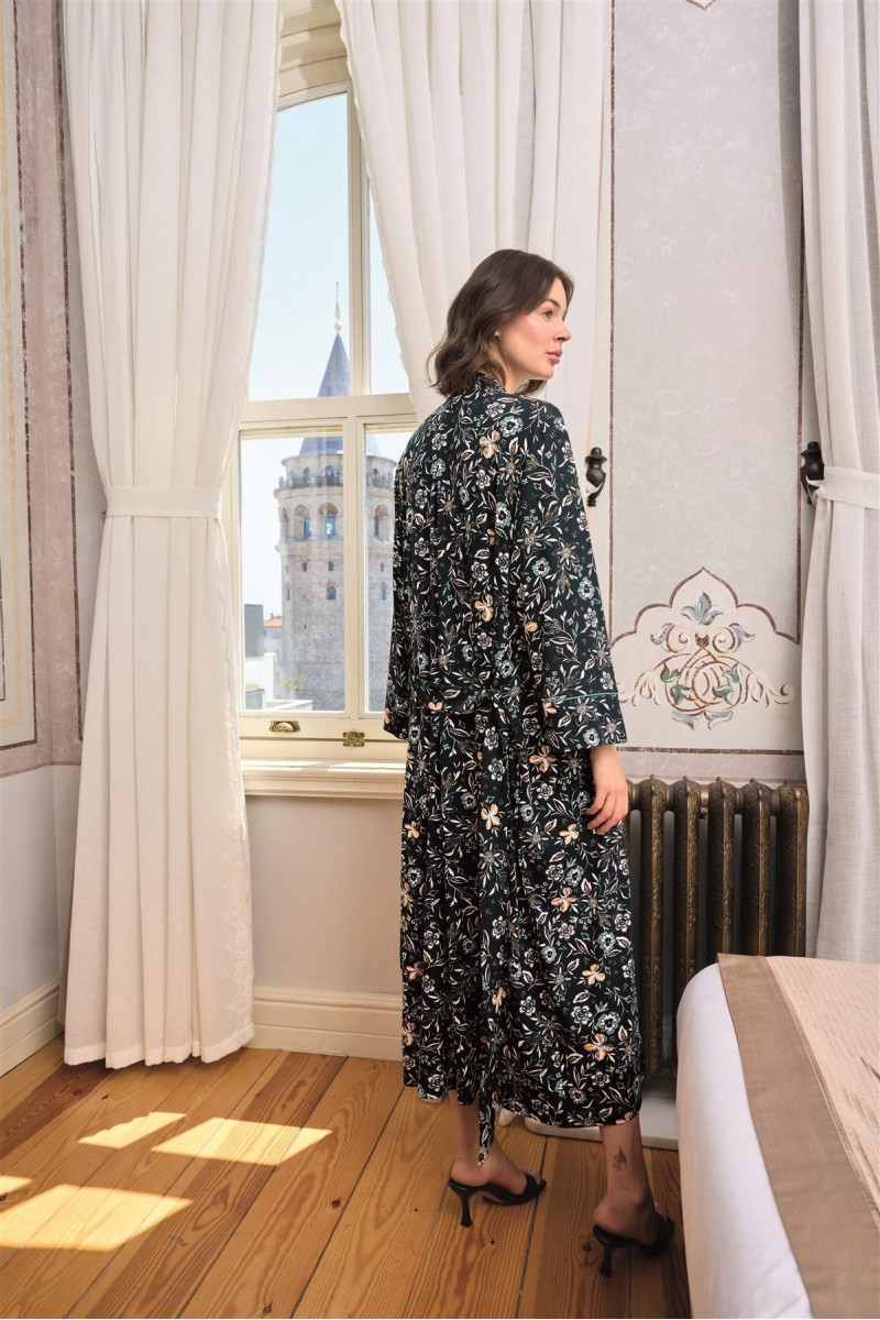 Arias Closet Çiçek ve Yaprak Desenli Dantelli ve Dekolteli Büyük Beden Sabahlık Takımı Arias Closet Çiçek ve Yaprak Desenli Dantelli ve Dekolteli Büyük Beden Sabahlık Takımı