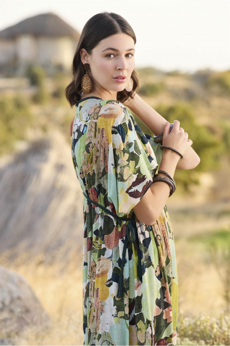 Arias Closet %100 Viskon Çiçek ve Yaprak Desenli Kısa Kollu Elbise Arias Closet %100 Viskon Çiçek ve Yaprak Desenli Kısa Kollu Elbise