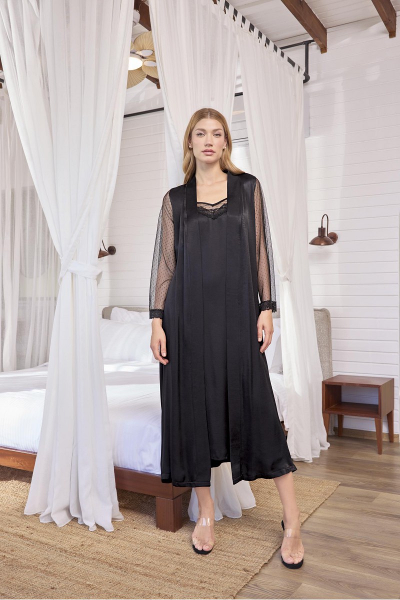 Arias Closet Dantelli Tüllü ve Dekolteli Saten Sabahlık Takımı Arias Closet Dantelli Tüllü ve Dekolteli Saten Sabahlık Takımı
