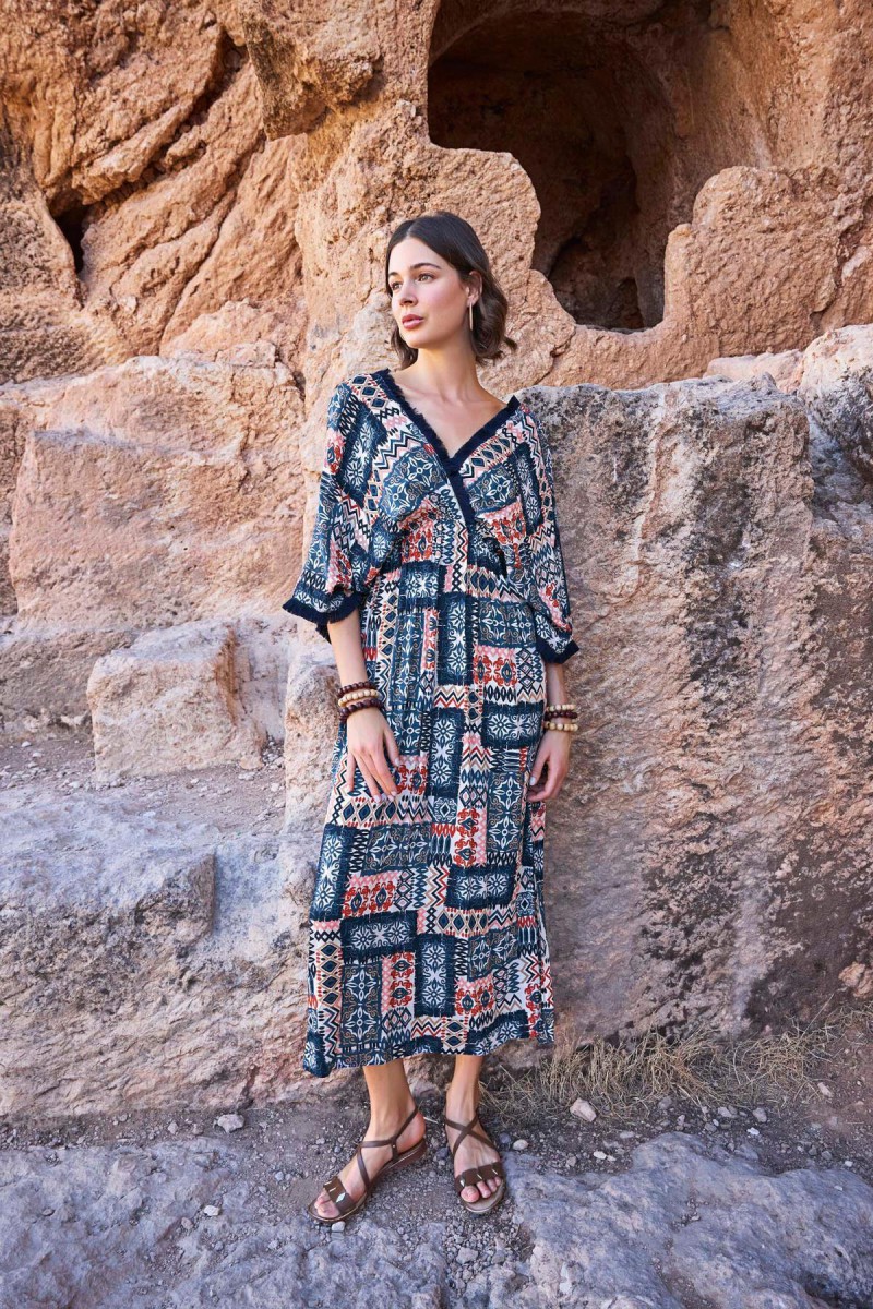 Arias Closet Etnik Desenli Kısa Kollu Yırtmaçlı Elbise
