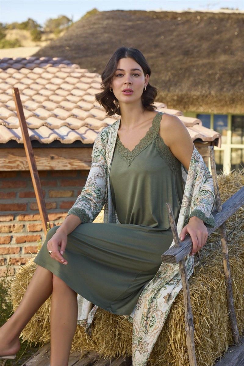 Arias Closet Etnik Desenli ve Dantelli Büyük Beden Sabahlık Takımı Arias Closet Etnik Desenli ve Dantelli Büyük Beden Sabahlık Takımı