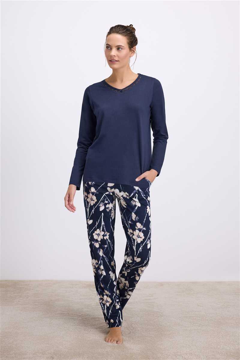 Arias Closet Çiçek Desenli Uzun Kollu T-Shirt ve Pantolon Pijama Takımı Arias Closet Çiçek Desenli Uzun Kollu T-Shirt ve Pantolon Pijama Takımı