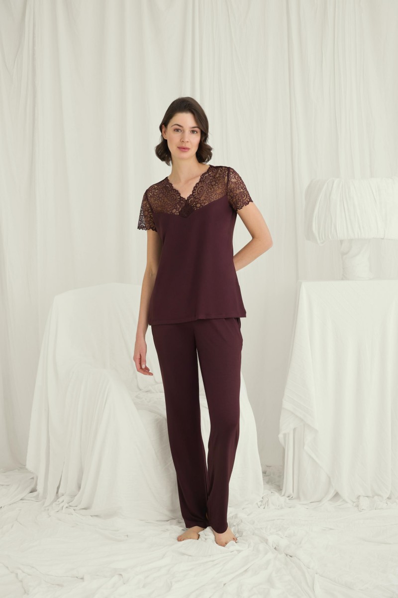 Arias Closet Kısa Kollu ve Dantelli V Yaka Pijama Takımı Arias Closet Kısa Kollu ve Dantelli V Yaka Pijama Takımı