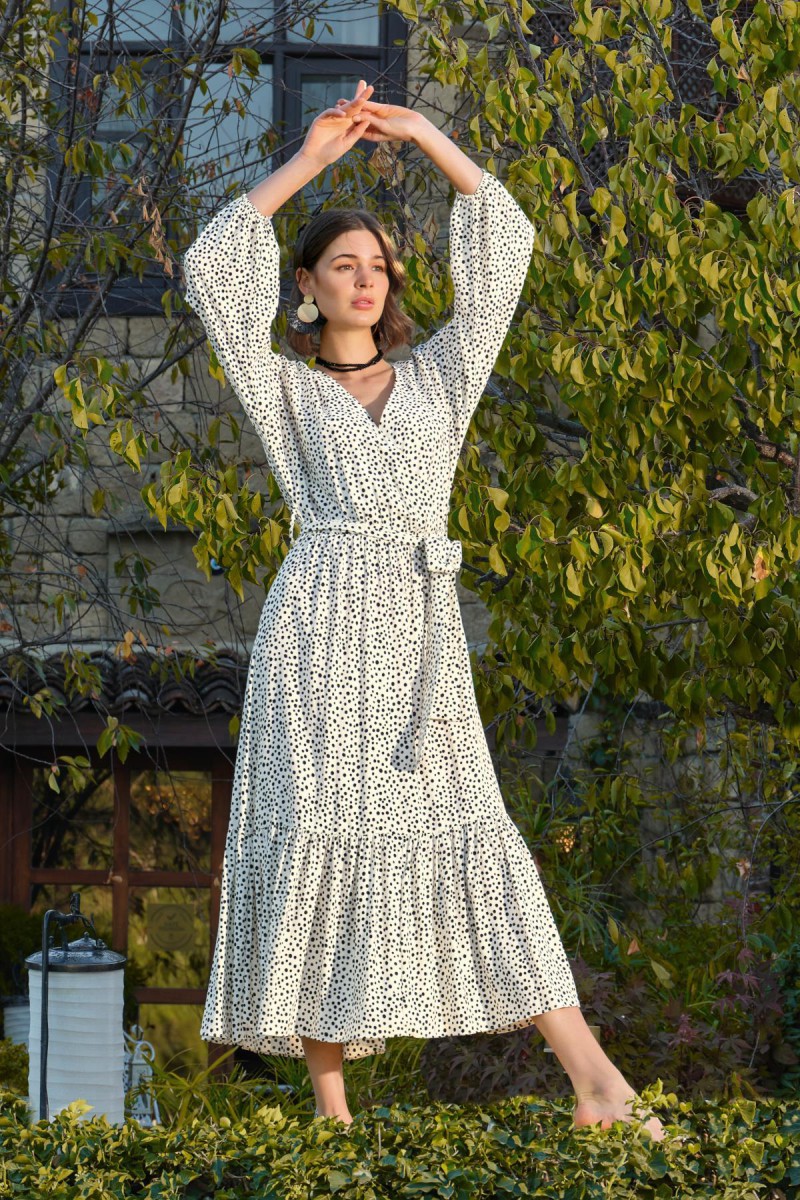Arias Closet %100 Viskon Puantiye Desenli Kuşaklı Elbise Arias Closet %100 Viskon Puantiye Desenli Kuşaklı Elbise