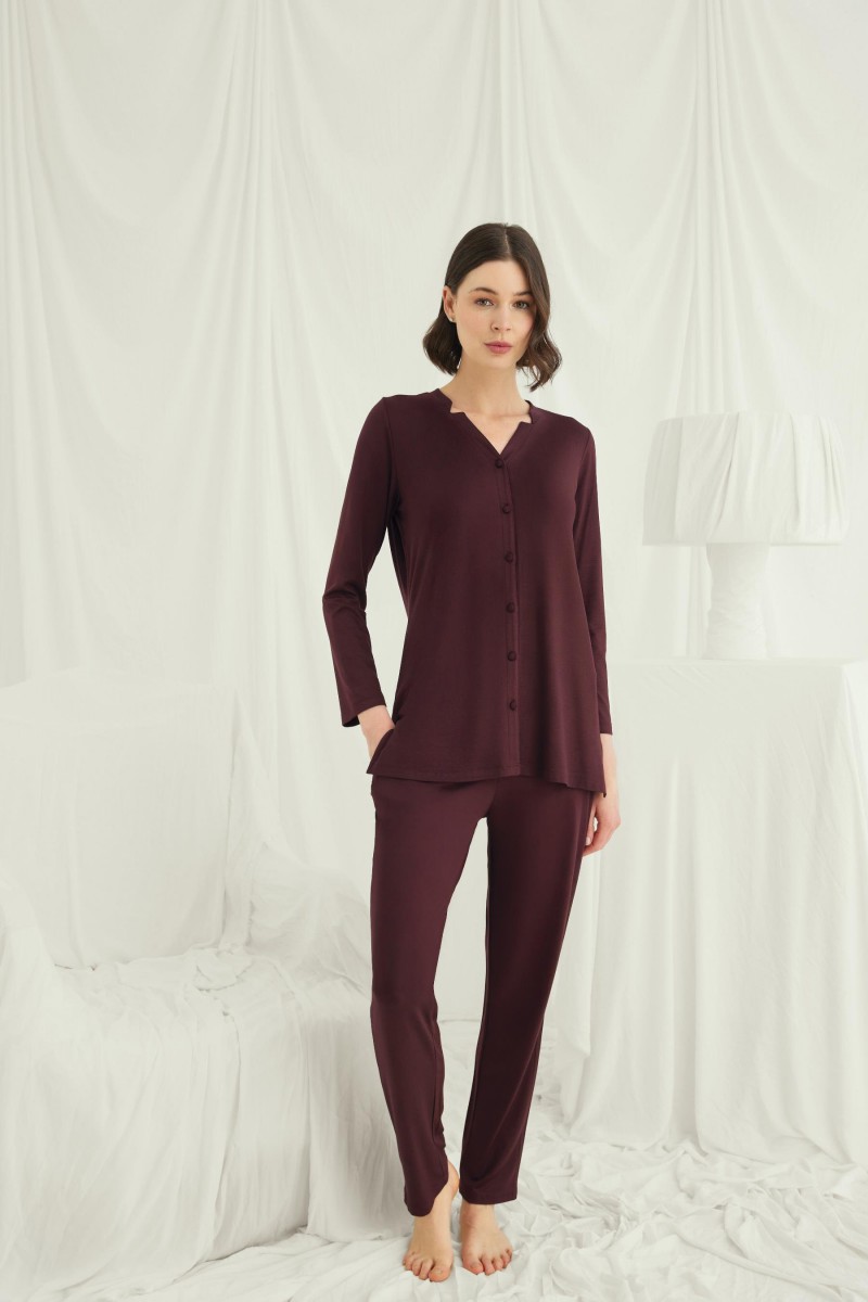 Arias Closet Uzun Kollu Boydan Düğmeli V Yaka Pijama Takımı Arias Closet Uzun Kollu Boydan Düğmeli V Yaka Pijama Takımı