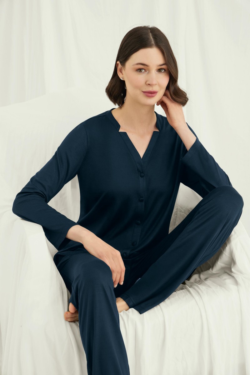 Arias Closet Uzun Kollu Boydan Düğmeli V Yaka Pijama Takımı Arias Closet Uzun Kollu Boydan Düğmeli V Yaka Pijama Takımı