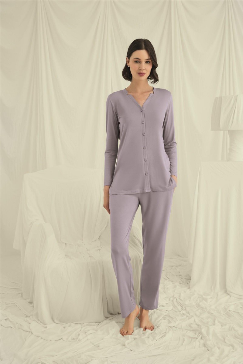 Arias Closet Uzun Kollu Boydan Düğmeli V Yaka Pijama Takımı Arias Closet Uzun Kollu Boydan Düğmeli V Yaka Pijama Takımı