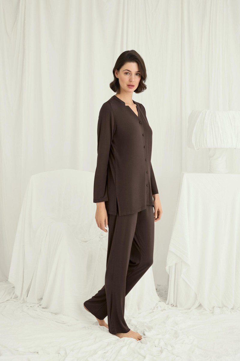 Arias Closet Uzun Kollu Boydan Düğmeli V Yaka Pijama Takımı Arias Closet Uzun Kollu Boydan Düğmeli V Yaka Pijama Takımı