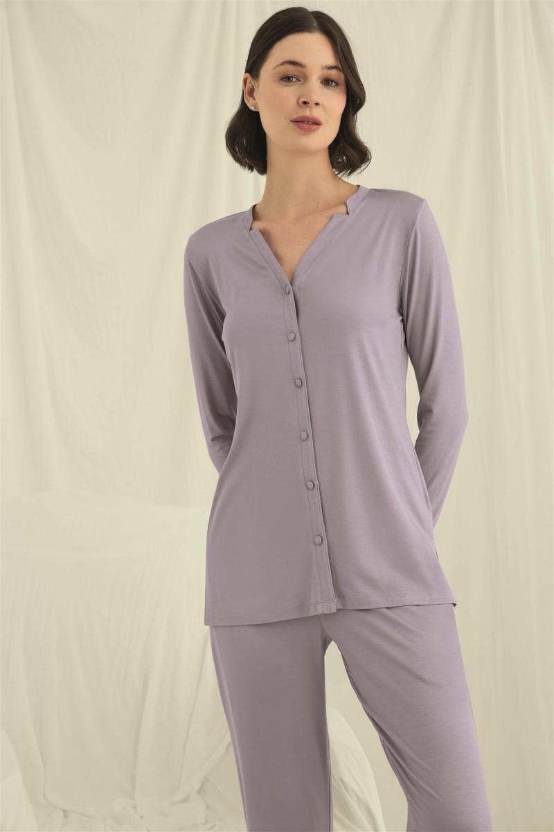 Arias Closet Uzun Kollu Boydan Düğmeli V Yaka Pijama Takımı Arias Closet Uzun Kollu Boydan Düğmeli V Yaka Pijama Takımı