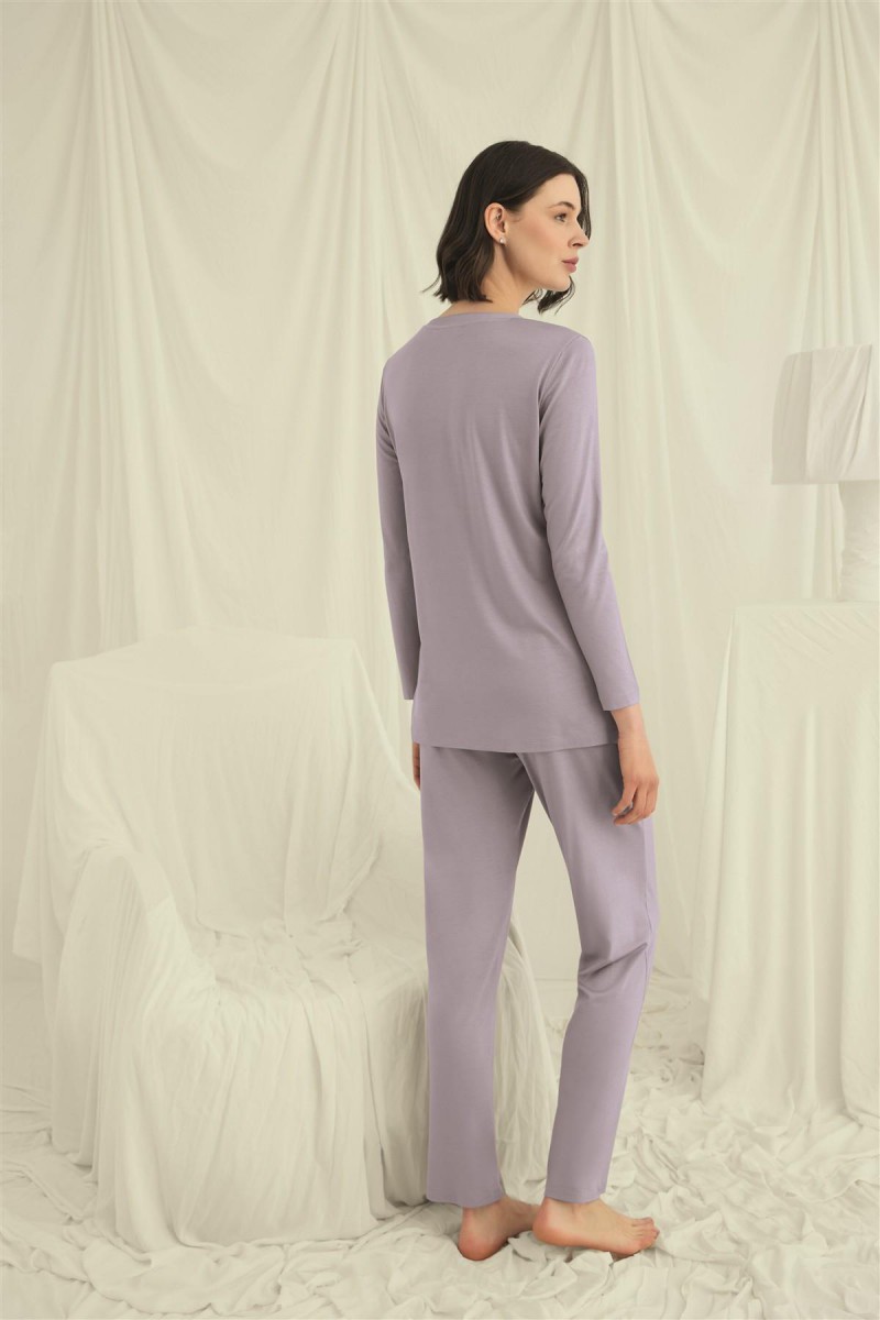 Arias Closet Uzun Kollu Boydan Düğmeli V Yaka Pijama Takımı Arias Closet Uzun Kollu Boydan Düğmeli V Yaka Pijama Takımı
