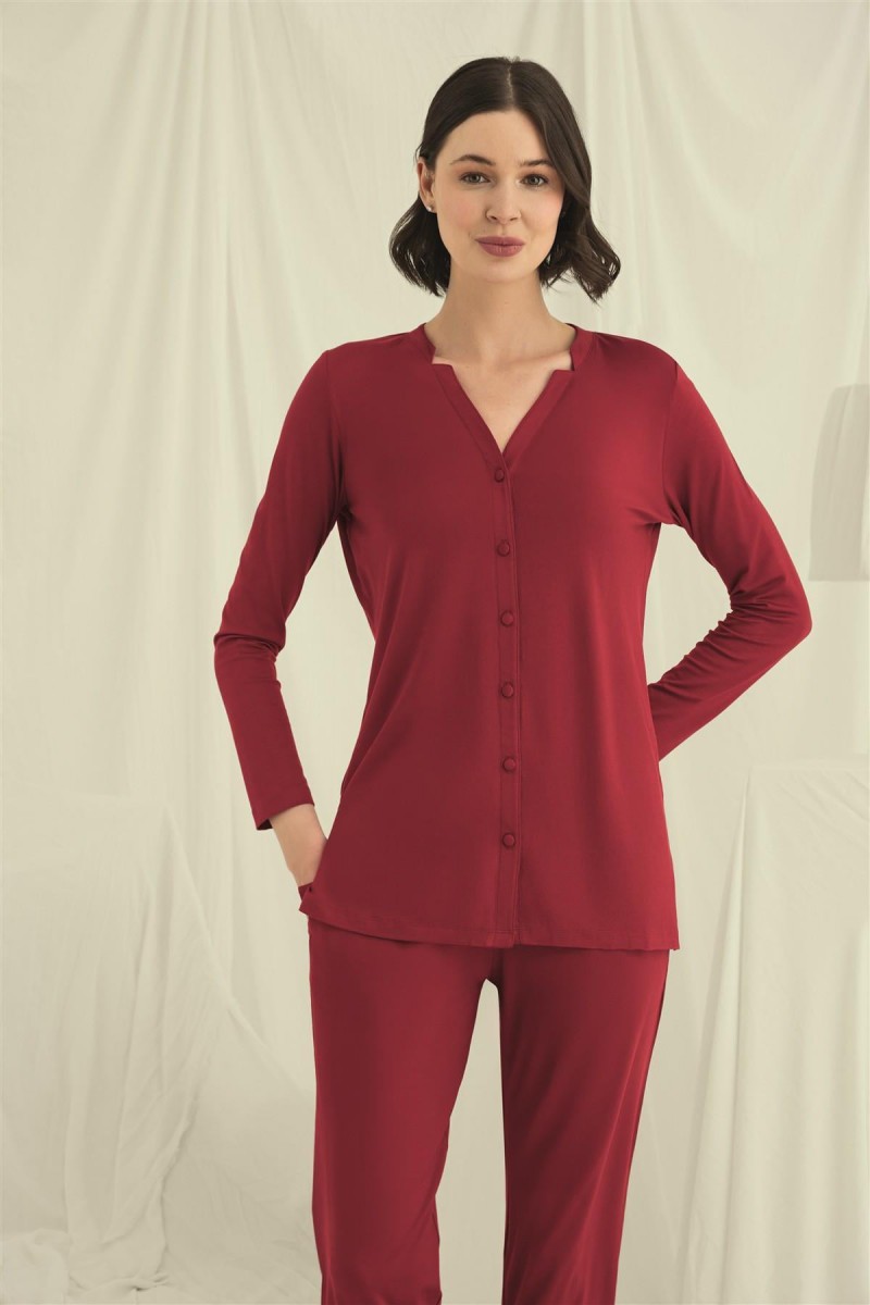 Arias Closet Uzun Kollu Boydan Düğmeli V Yaka Pijama Takımı Arias Closet Uzun Kollu Boydan Düğmeli V Yaka Pijama Takımı