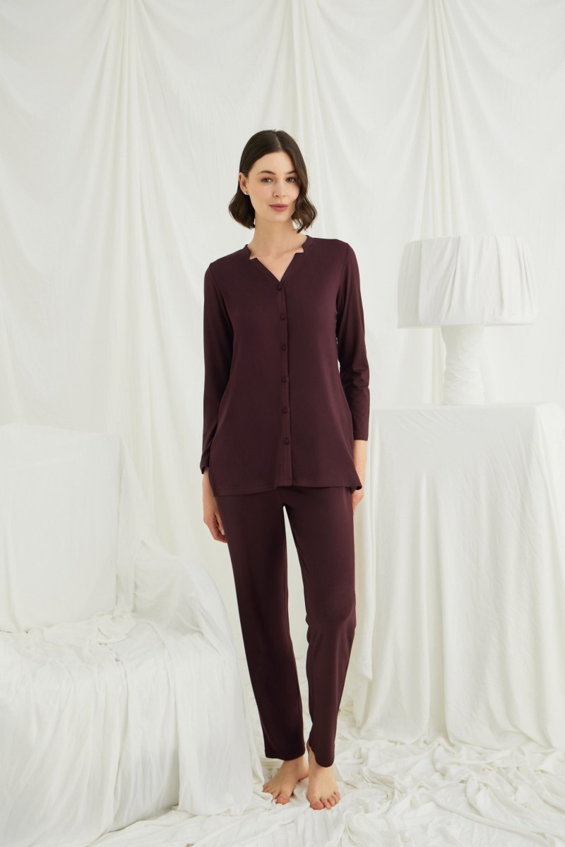 Arias Closet Uzun Kollu Boydan Düğmeli V Yaka Pijama Takımı Arias Closet Uzun Kollu Boydan Düğmeli V Yaka Pijama Takımı