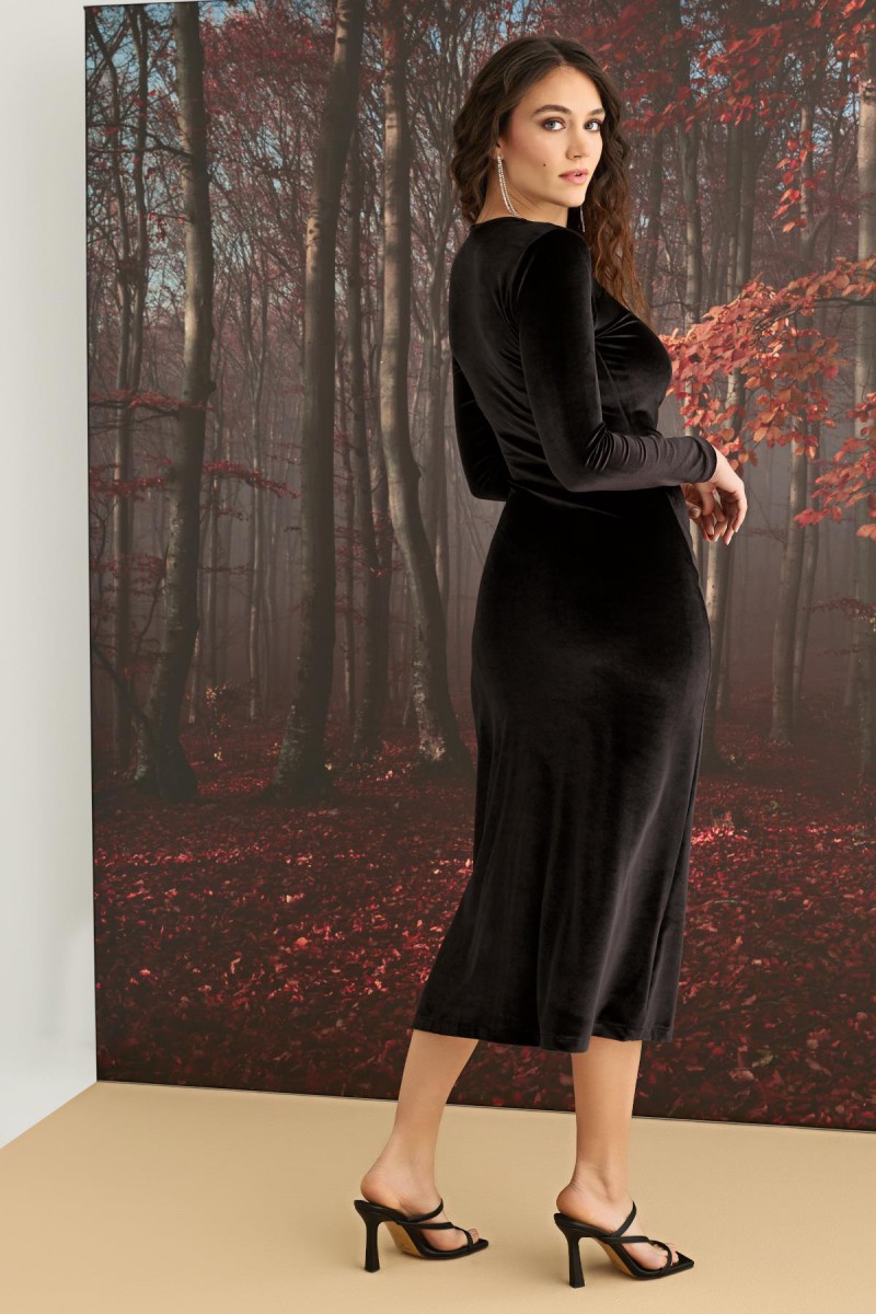 Arias Closet Uzun Kollu Yırtmaç Detaylı Kadife Elbise Arias Closet Uzun Kollu Yırtmaç Detaylı Kadife Elbise