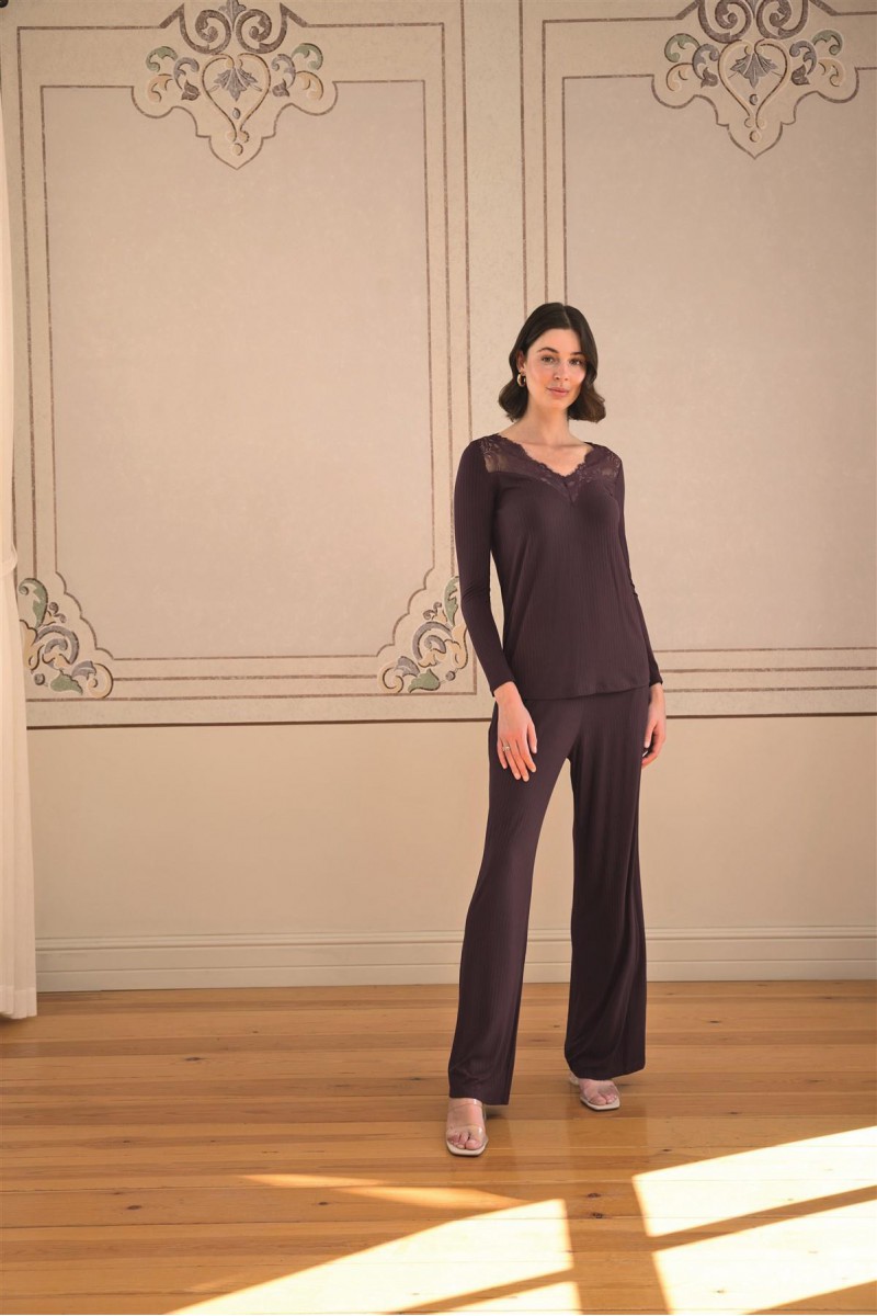 Arias Closet Uzun Kollu ve Dantelli Pijama Takımı Arias Closet Uzun Kollu ve Dantelli Pijama Takımı