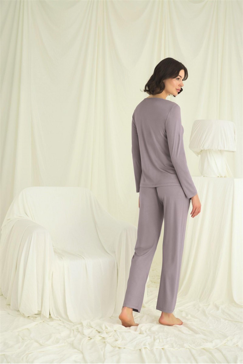 Arias Closet Yakası Kolu ve Omzu Dantelli Boydan Düğmeli Pijama Takımı Arias Closet Yakası Kolu ve Omzu Dantelli Boydan Düğmeli Pijama Takımı