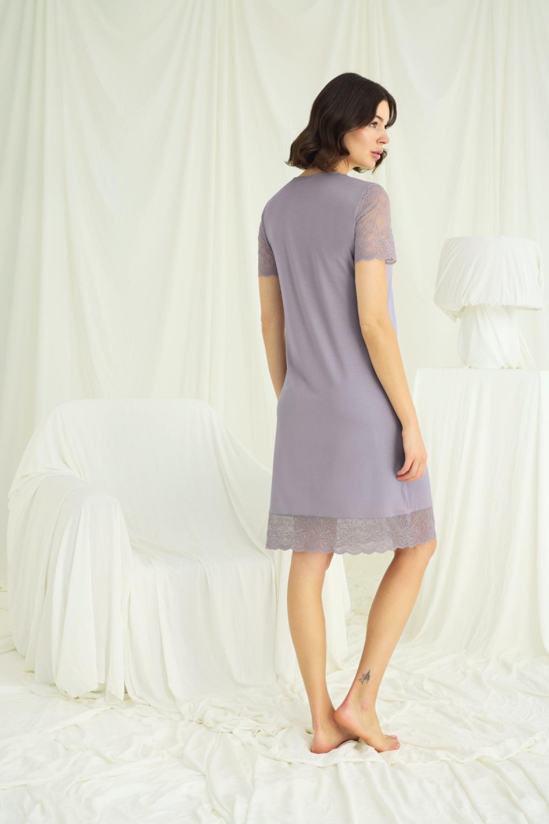 Arias Closet Yakası Kolu ve Omzu ve Eteği Dantelli Önü Düğmeli Gecelik Arias Closet Yakası Kolu ve Omzu ve Eteği Dantelli Önü Düğmeli Gecelik