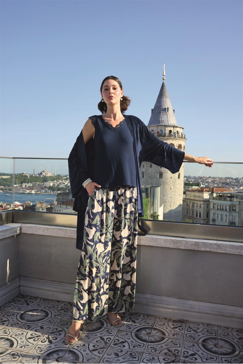 Arias Closet Yaprak Desenli ve Dantelli 3lü Pijama Takımı Arias Closet Yaprak Desenli ve Dantelli 3lü Pijama Takımı