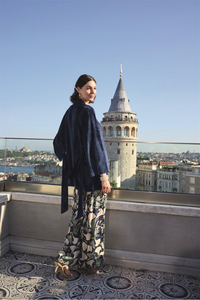 Arias Closet Yaprak Desenli ve Dantelli 3lü Pijama Takımı Arias Closet Yaprak Desenli ve Dantelli 3lü Pijama Takımı