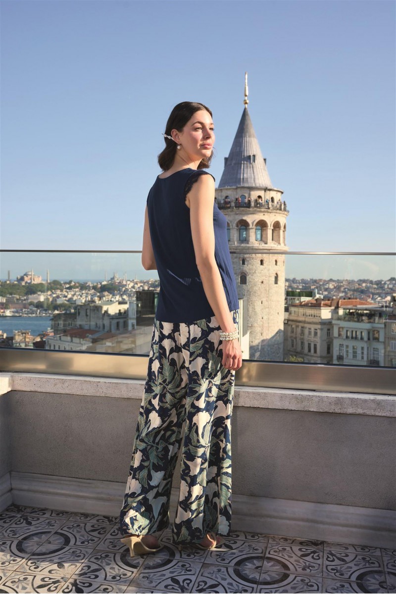 Arias Closet Yaprak Desenli ve Dantelli 3lü Pijama Takımı Arias Closet Yaprak Desenli ve Dantelli 3lü Pijama Takımı