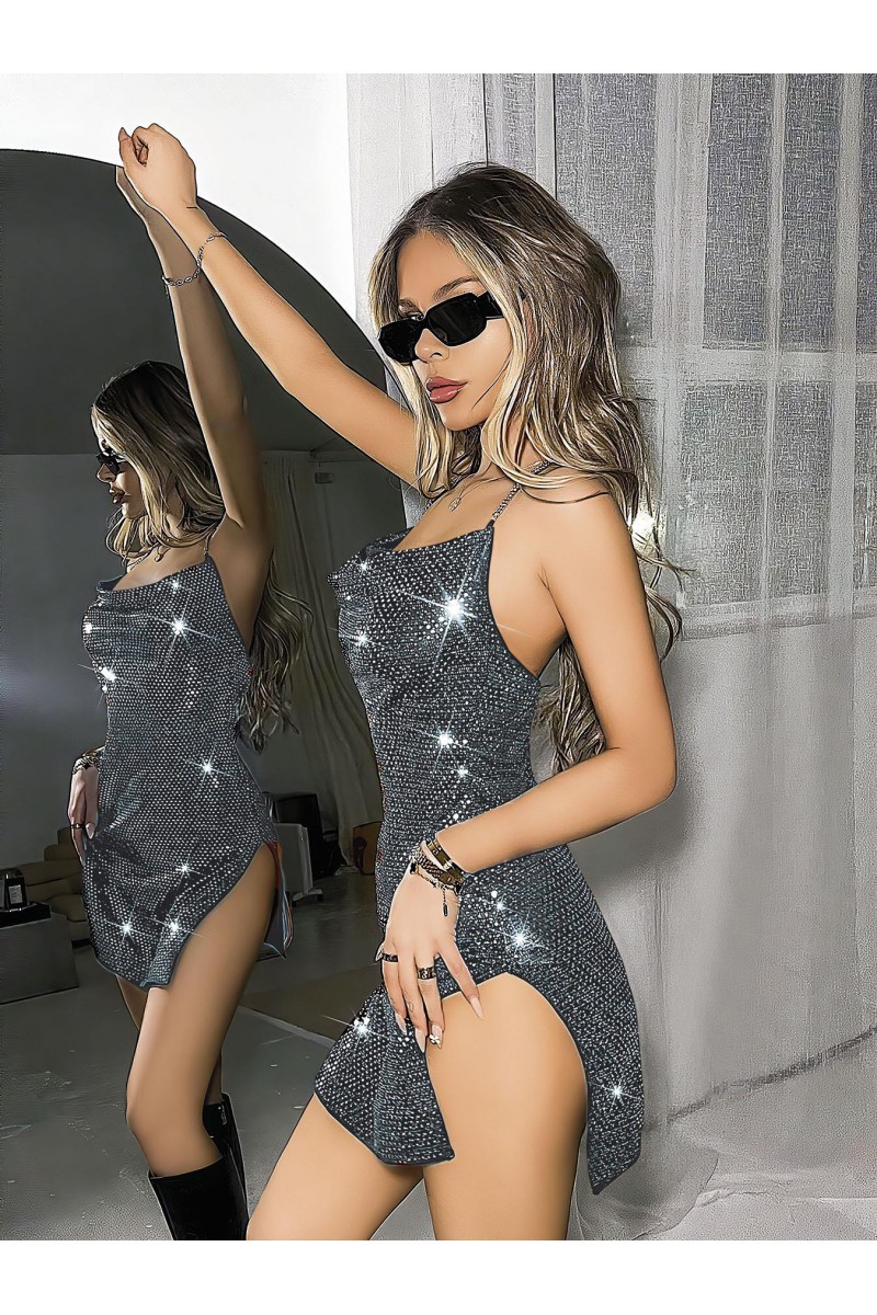 Arias Closet Özel Tasarım Gümüş Payetli Zincir Askılı Yırtmaçlı Parlak Işıltılı Fantezi Mini Club Elbisesi Arias Closet Özel Tasarım Gümüş Payetli Zincir Askılı Yırtmaçlı Parlak Işıltılı Fantezi Mini Club Elbisesi