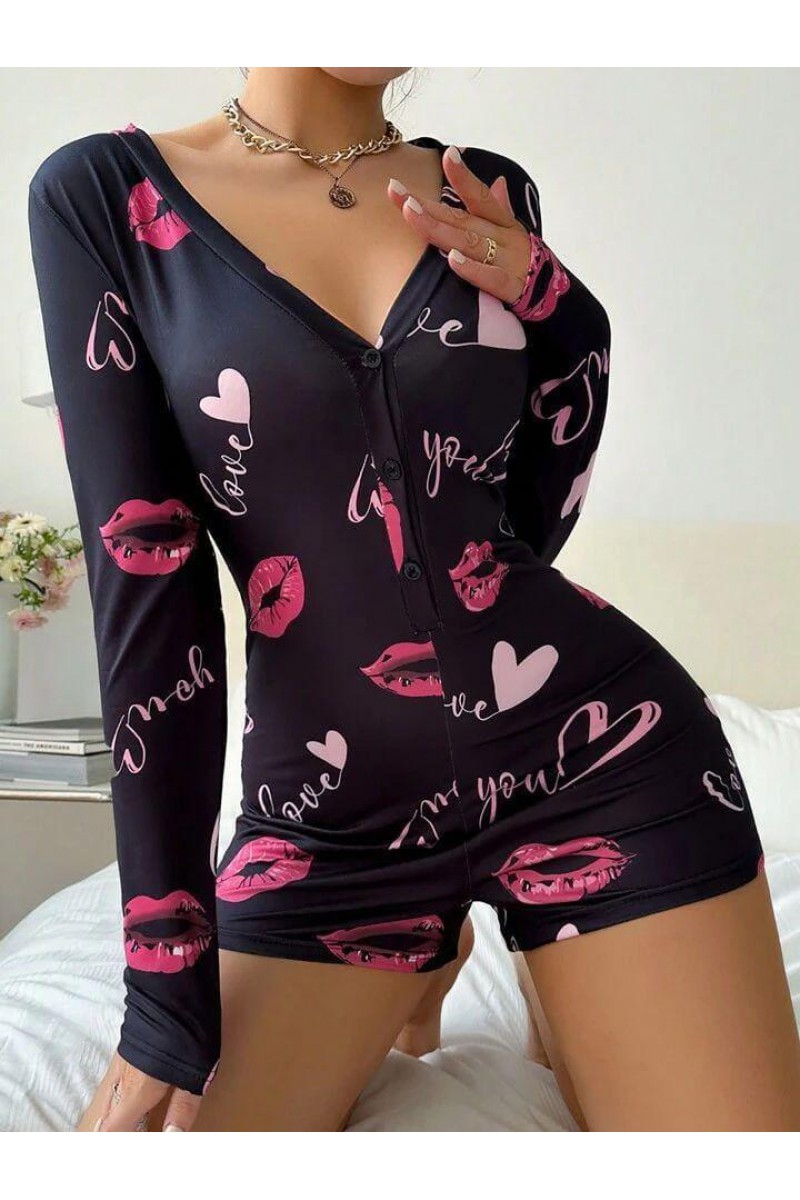 Arias Closet Pamuklu Kırmızı Öpücük ve Kalp Desenli Düğmeli Uzun Kol Tulum Pijama Arias Closet Pamuklu Kırmızı Öpücük ve Kalp Desenli Düğmeli Uzun Kol Tulum Pijama