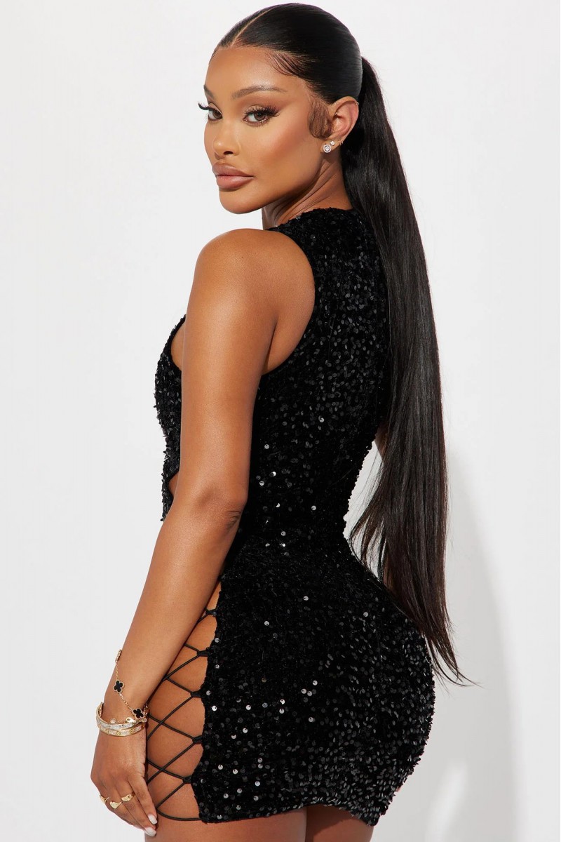 Arias Closet Pullu Transparan Detaylı Göğüs Dekolteli Mini Fantezi Elbise Arias Closet Pullu Transparan Detaylı Göğüs Dekolteli Mini Fantezi Elbise