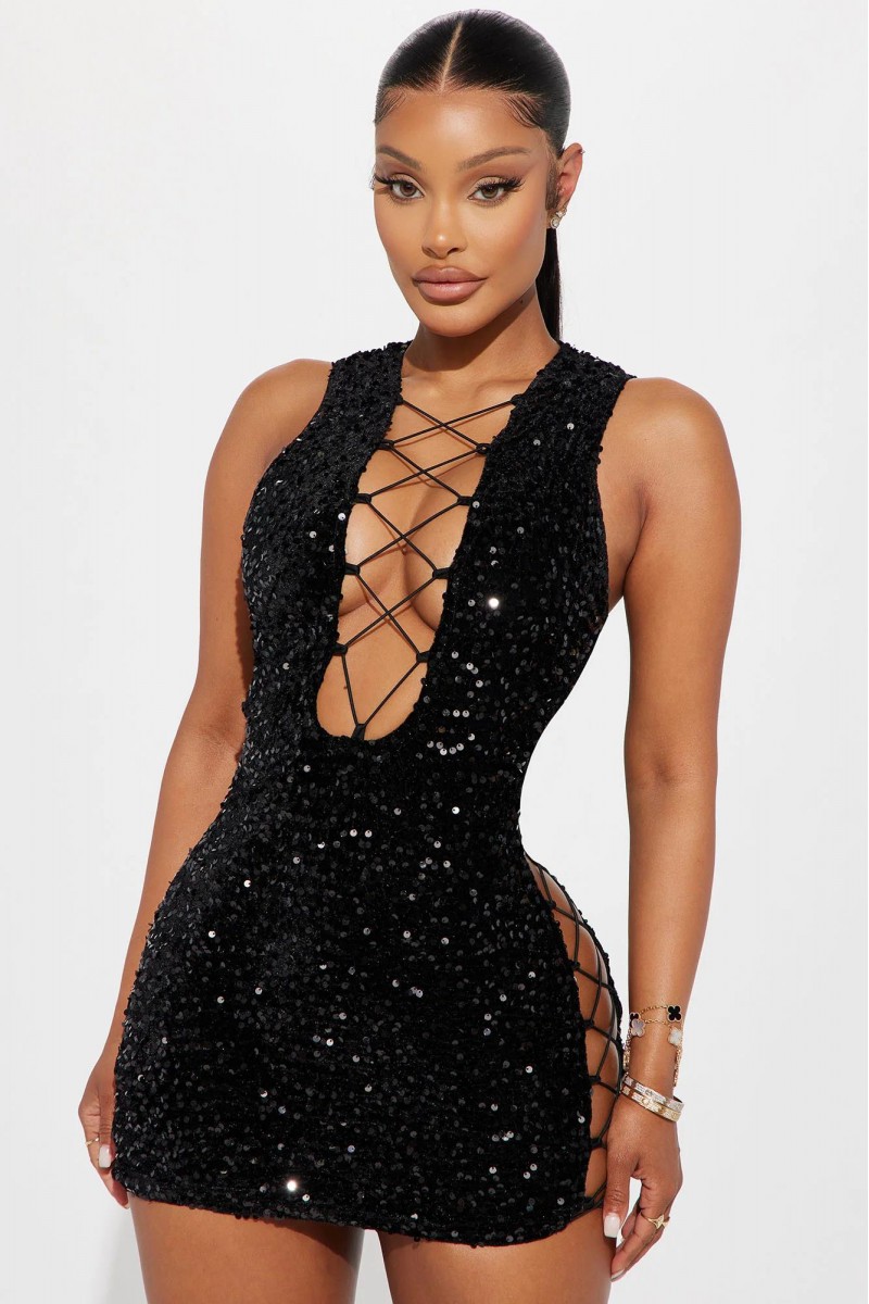 Arias Closet Pullu Transparan Detaylı Göğüs Dekolteli Mini Fantezi Elbise Arias Closet Pullu Transparan Detaylı Göğüs Dekolteli Mini Fantezi Elbise