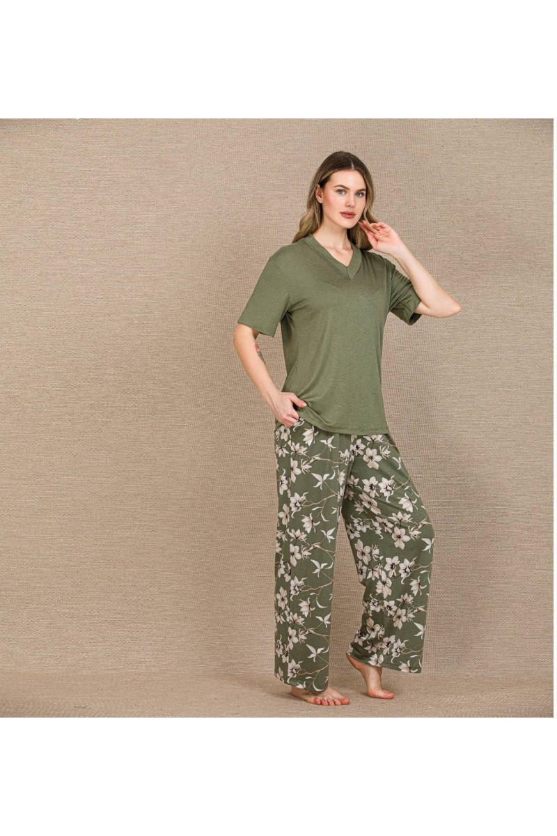 Şık Tasarım Çiçek Desenli Yeşil Kısa Kol Viskon Pijama Takımı Şık Tasarım Çiçek Desenli Yeşil Kısa Kol Viskon Pijama Takımı