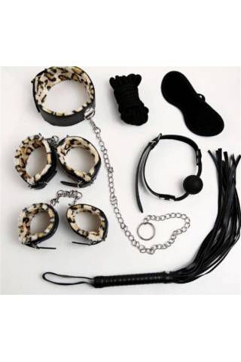 Arias Closet Grinin 50 Tonu Fantazi Kelepçe Kırbaç Seti Arias Closet Grinin 50 Tonu Fantazi Kelepçe Kırbaç Seti